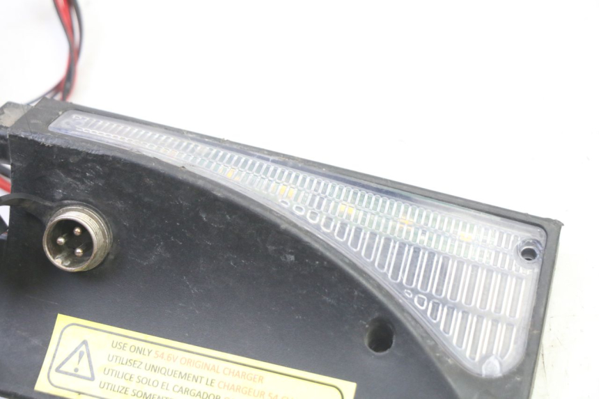 photo de CLIGNOTANT AVANT DROIT URBANGLIDE E-CROSS PRO 1 - Autre angle de vue