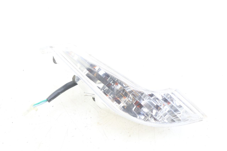 photo de CLIGNOTANT AVANT DROIT PEUGEOT E-VIVACITY 1 (2012 - 2018) - Gros plan technique