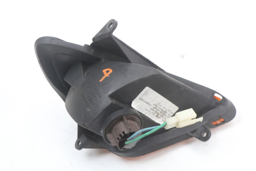 photo de CLIGNOTANT AVANT DROIT HONDA FES PANTHEON 2T 125 (1998 - 2002) - Autre angle de vue