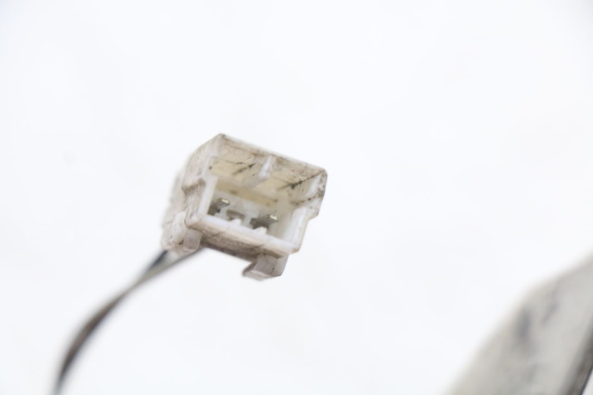 photo de CLIGNOTANT AVANT DROIT PIAGGIO FLY 4T 50 (2004 - 2010) - Gros plan technique