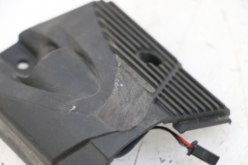 photo de CLIGNOTANT AVANT DROIT KUKIRIN G2 MASTER 1 - Gros plan technique