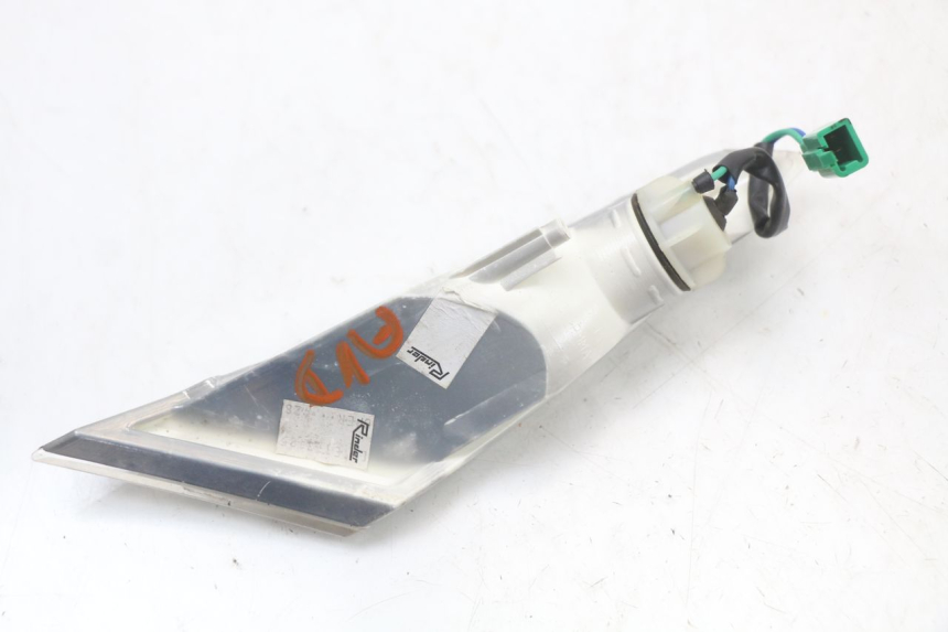 photo de CLIGNOTANT AVANT DROIT PEUGEOT GEOPOLIS RS 125 (2007 - 2009) - Autre angle de vue