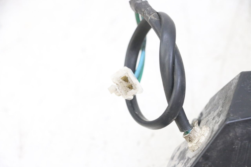 photo de CLIGNOTANT AVANT DROIT GOES WIKI 125 (2010 - 2015) - Gros plan technique