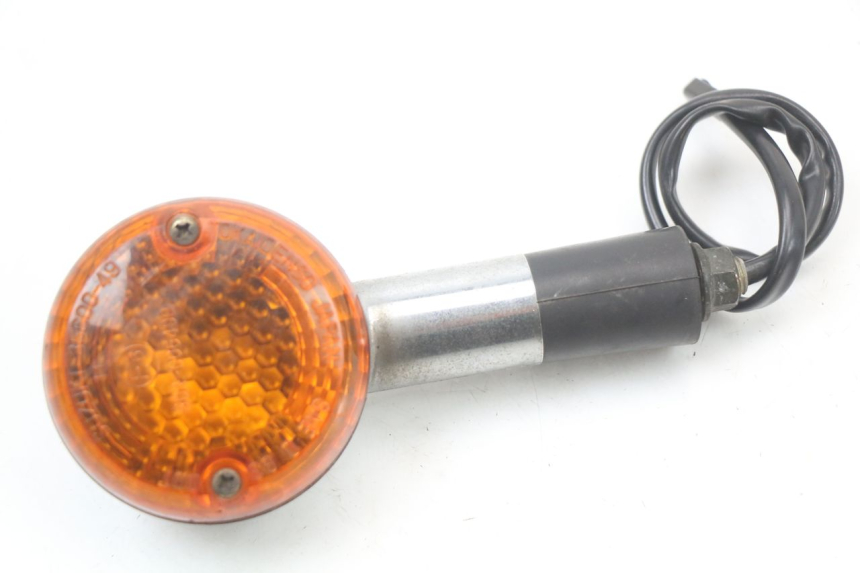 photo de CLIGNOTANT AVANT DROIT SUZUKI GZ MARAUDER 125 (1998 - 2004) - Vue principale