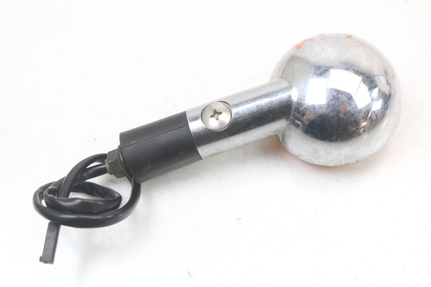 photo de CLIGNOTANT AVANT DROIT SUZUKI GZ MARAUDER 125 (1998 - 2004) - Autre angle de vue