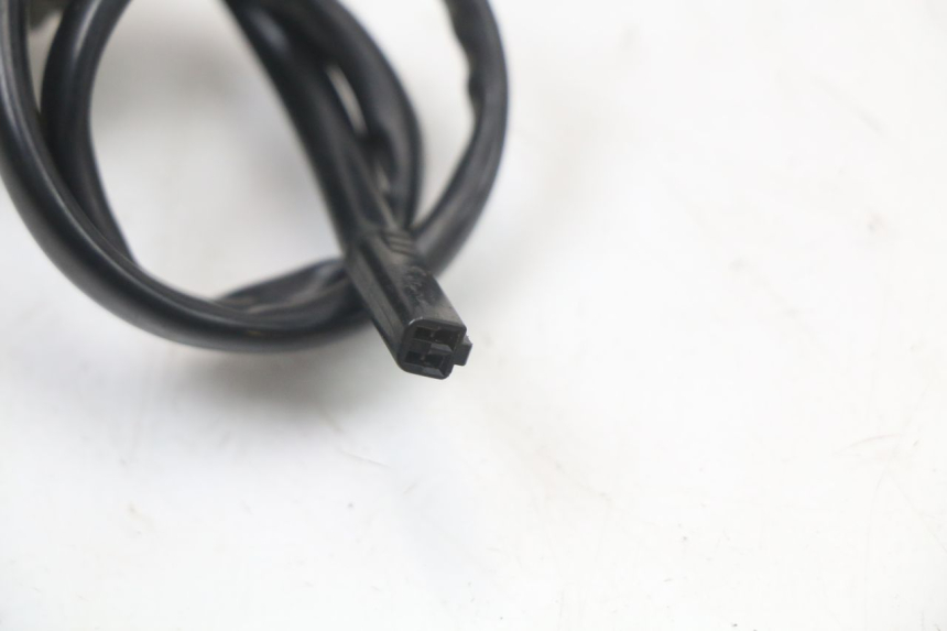 photo de CLIGNOTANT AVANT DROIT SUZUKI GZ MARAUDER 125 (1998 - 2004) - Vue d’ensemble