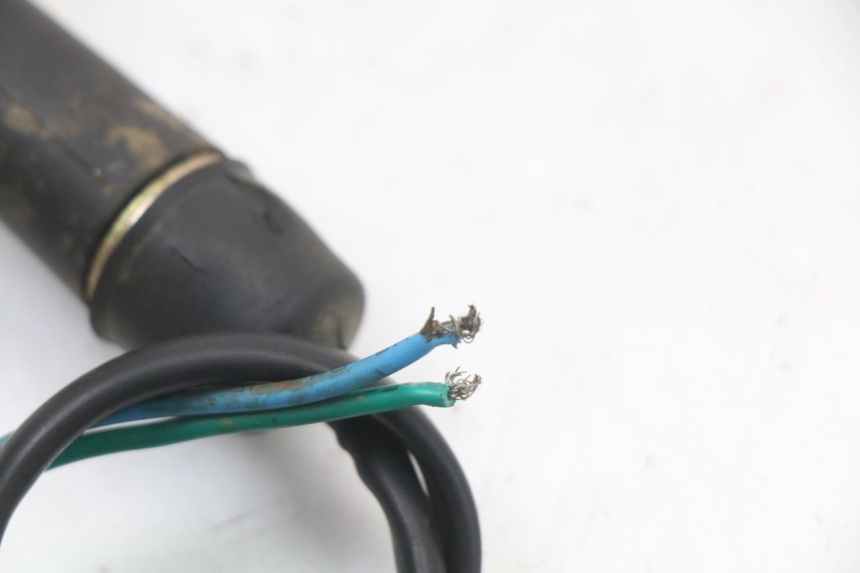 photo de CLIGNOTANT AVANT DROIT HYTRACK HY S 4X4 410 (2013 - 2016) - Points de fixation