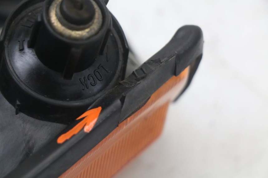 photo de CLIGNOTANT AVANT DROIT KAWASAKI GTR 1000 (1994 - 2004) - Points de fixation