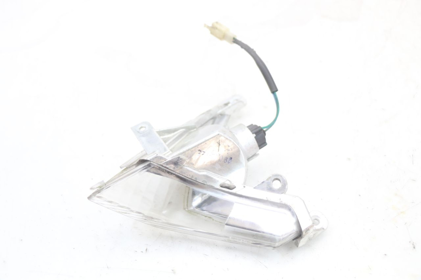 photo de CLIGNOTANT AVANT DROIT KYMCO X-TOWN XTOWN 125 (2016 - 2021) - Gros plan technique