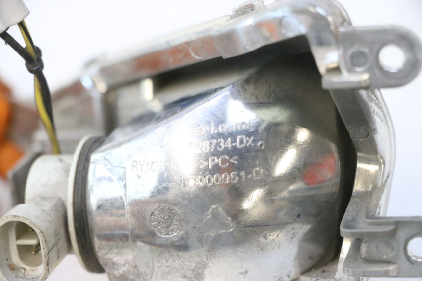 photo de CLIGNOTANT AVANT DROIT PIAGGIO LIBERTY IGET 4T 50 (2015 - 2020) - Autre angle de vue