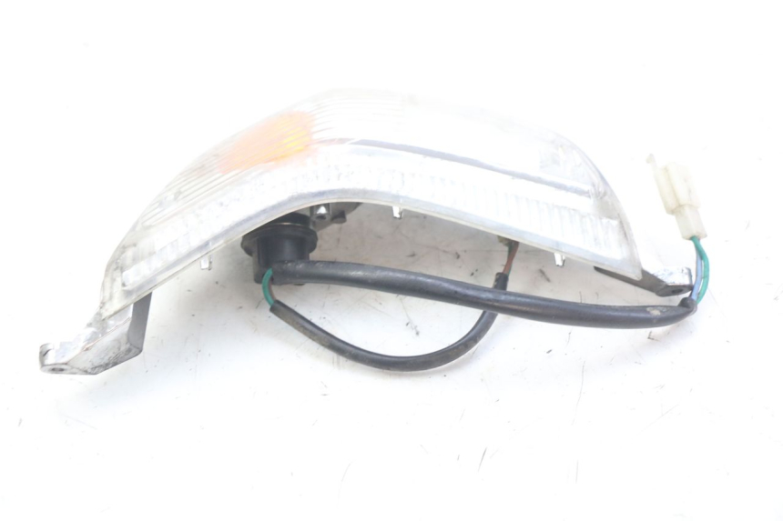 photo de CLIGNOTANT AVANT DROIT KYMCO LIKE 4T 50 (2009 - 2018) - Autre angle de vue