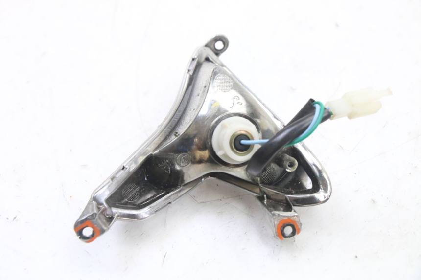 photo de CLIGNOTANT AVANT DROIT LONGJIA SHARPY 125 (2020 - 2024) - Gros plan technique