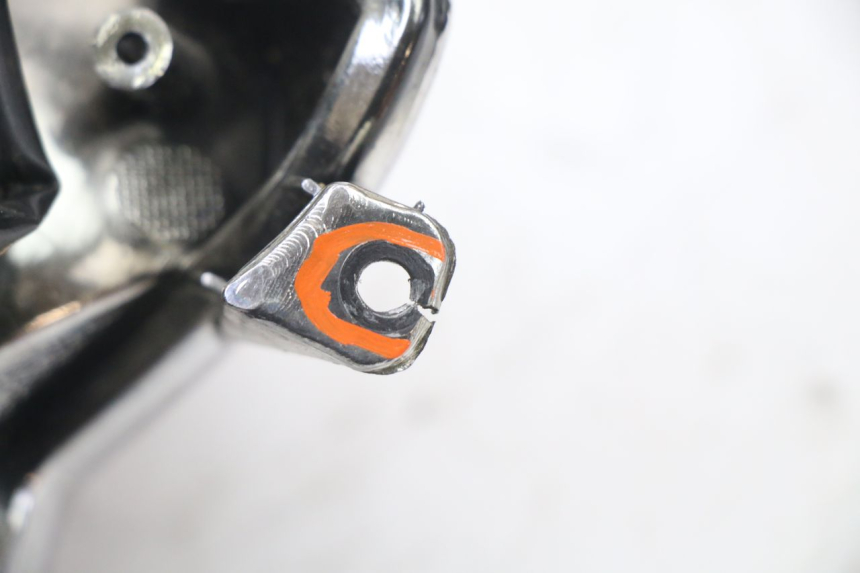 photo de CLIGNOTANT AVANT DROIT LONGJIA SHARPY 125 (2020 - 2024) - Points de fixation