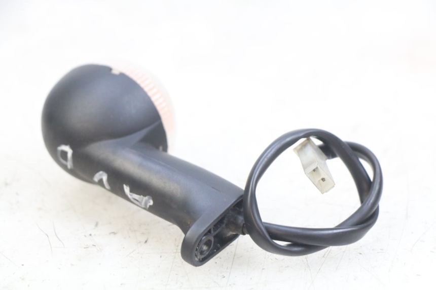 photo de CLIGNOTANT AVANT DROIT PEUGEOT LUDIX 50 (2005 - 2007) - Autre angle de vue