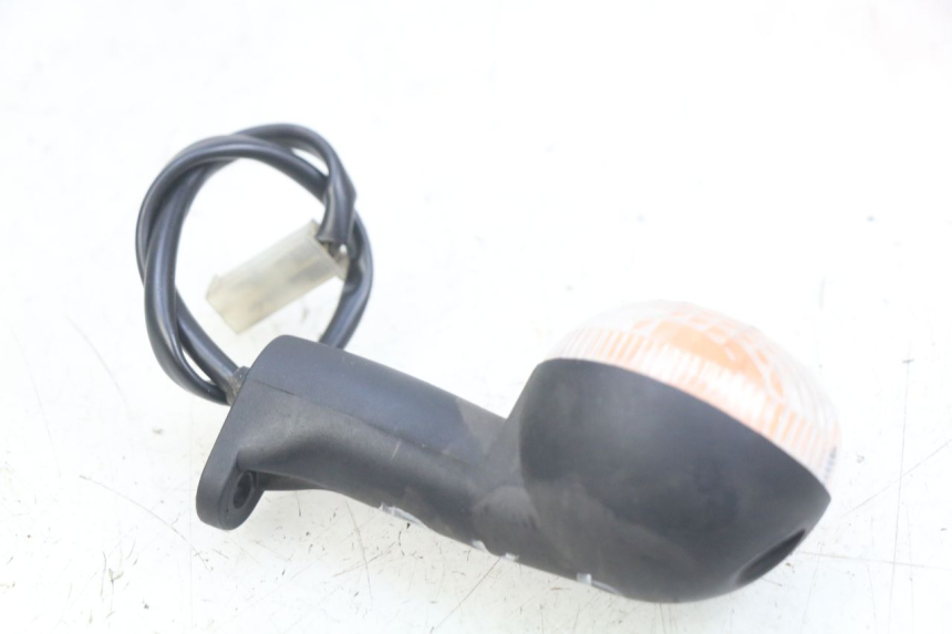 photo de CLIGNOTANT AVANT DROIT PEUGEOT LUDIX 50 (2005 - 2007) - Gros plan technique