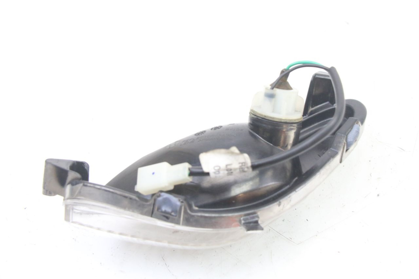 photo de CLIGNOTANT AVANT DROIT MBK OVETTO ONE 2T 50 (2013 - 2017) - Autre angle de vue