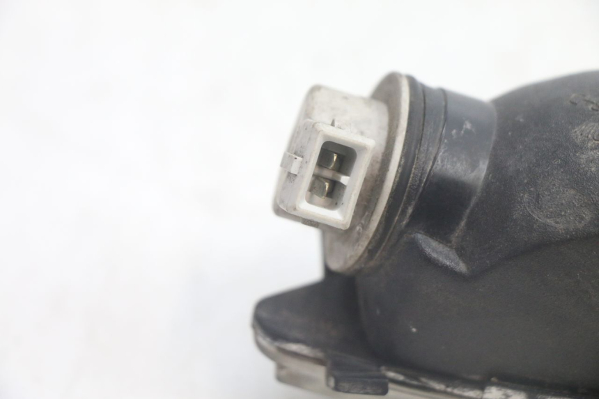 photo de CLIGNOTANT AVANT DROIT PIAGGIO MP3 125 (2006 - 2014) - Autre angle de vue
