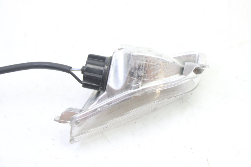 photo de CLIGNOTANT AVANT DROIT PIAGGIO NEW TYPHOON 50 (2018 - 2021) - Autre angle de vue