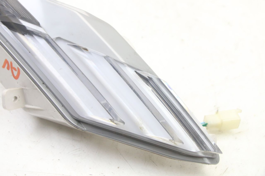 photo de CLIGNOTANT AVANT DROIT PEUGEOT TWEET 4T 50 (2023 - 2025) - Zoom état d’usage