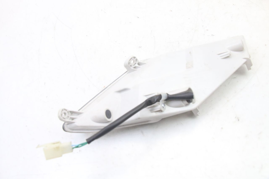 photo de CLIGNOTANT AVANT DROIT PEUGEOT TWEET 4T 50 (2023 - 2025) - Gros plan technique