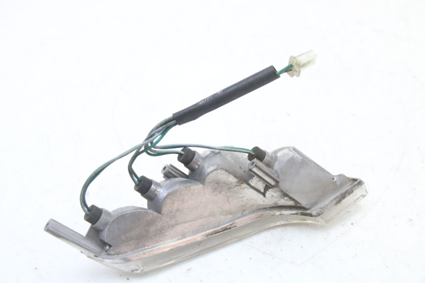 photo de CLIGNOTANT AVANT DROIT PEUGEOT VIVACITY 125 (2010 - 2017) - Autre angle de vue