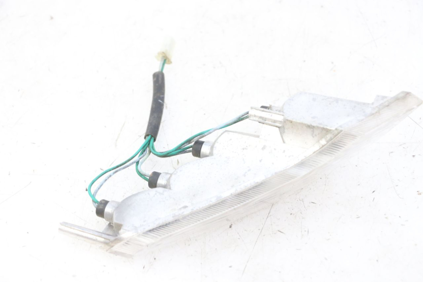 photo de CLIGNOTANT AVANT DROIT PEUGEOT VIVACITY 125 (2010 - 2017) - Autre angle de vue