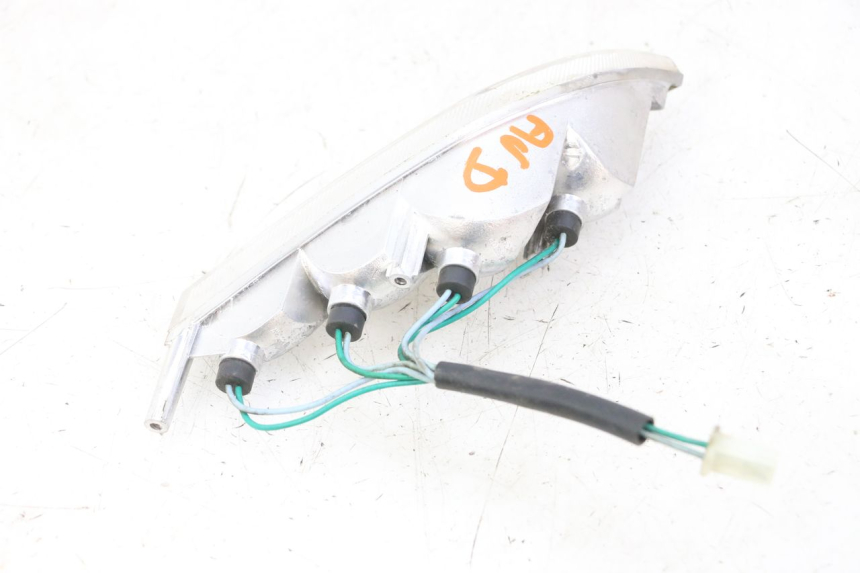 photo de CLIGNOTANT AVANT DROIT PEUGEOT VIVACITY 125 (2010 - 2017) - Gros plan technique