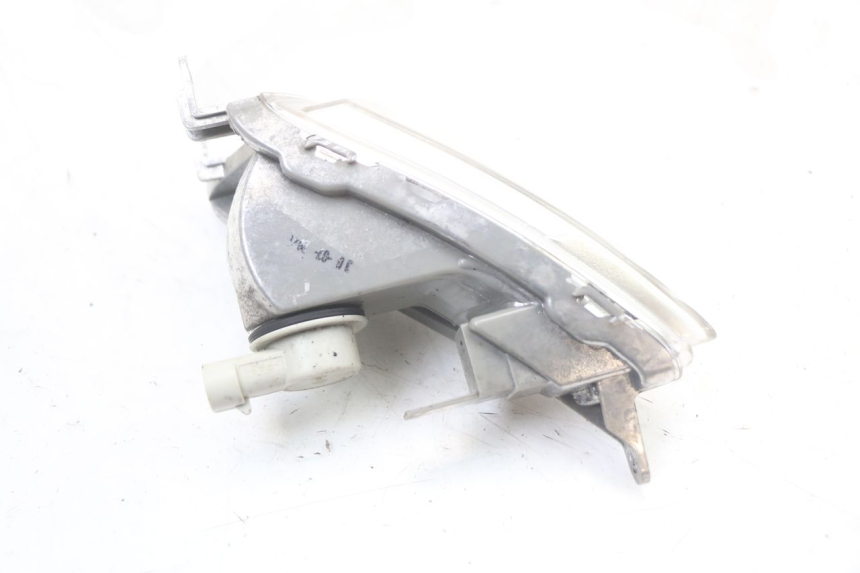 photo de CLIGNOTANT AVANT DROIT PIAGGIO LIBERTY IGET 4T 50 (2021 - 2025) - Gros plan technique