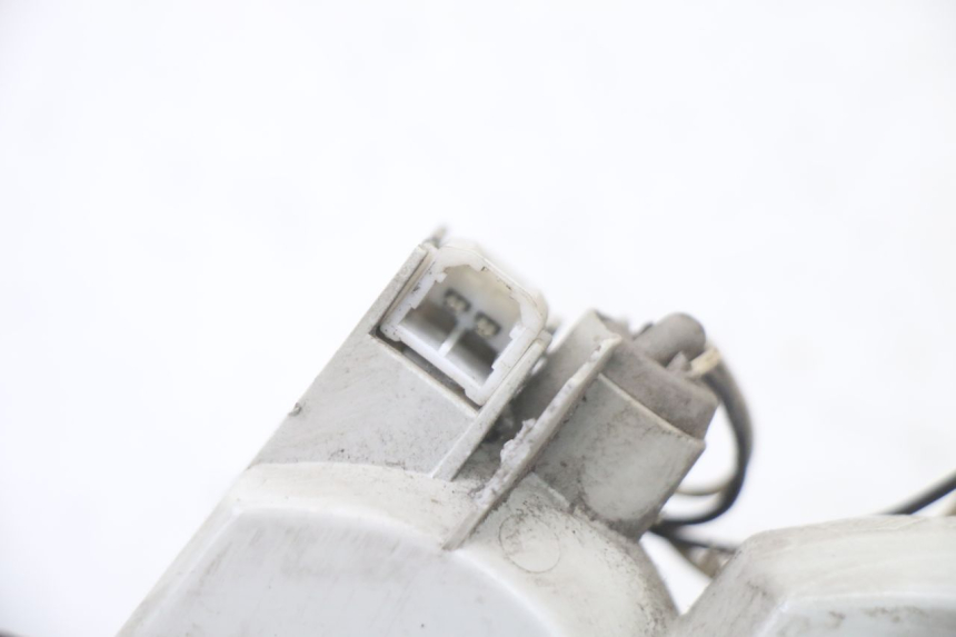 photo de CLIGNOTANT AVANT DROIT PIAGGIO VESPA GRANTURISMO 125 (2003 - 2007) - Points de fixation