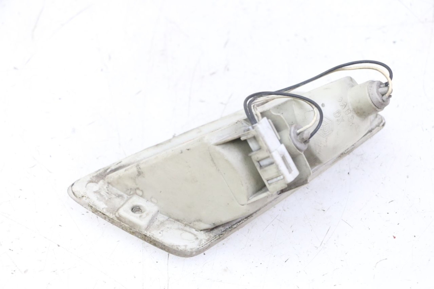 photo de CLIGNOTANT AVANT DROIT PIAGGIO VESPA GRANTURISMO 200 (2004 - 2005) - Zoom état d’usage