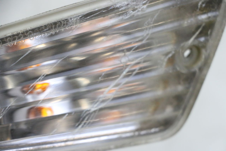 photo de CLIGNOTANT AVANT DROIT PIAGGIO VESPA GRANTURISMO 200 (2004 - 2005) - Vue d’ensemble