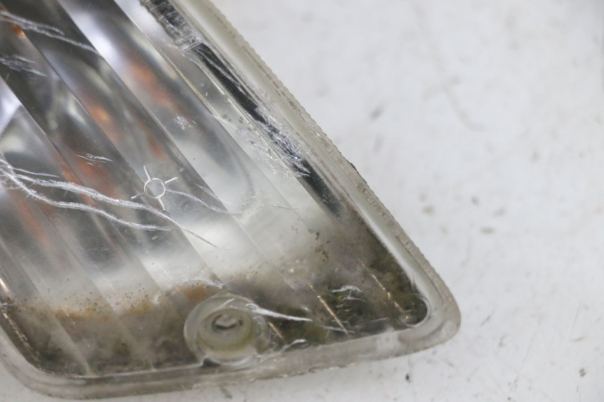 photo de CLIGNOTANT AVANT DROIT PIAGGIO VESPA GRANTURISMO 200 (2004 - 2005) - Points de fixation