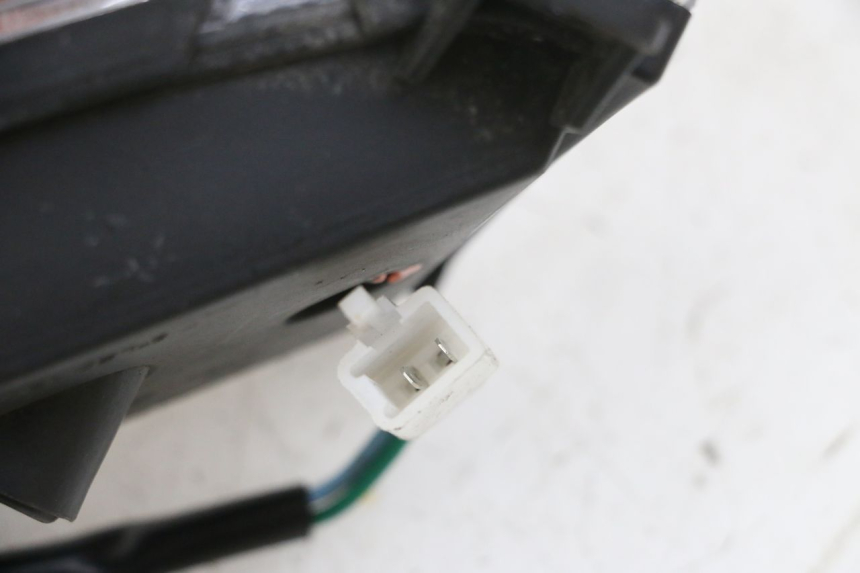 photo de CLIGNOTANT AVANT DROIT EFUN PUSA 1 - Détail de la pièce