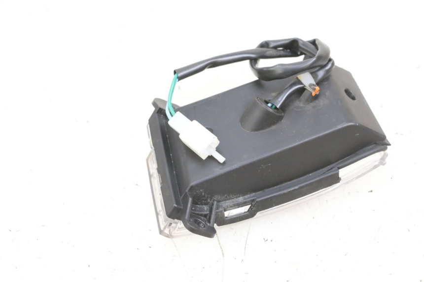 photo de CLIGNOTANT AVANT DROIT EFUN PUSA 1 - Gros plan technique