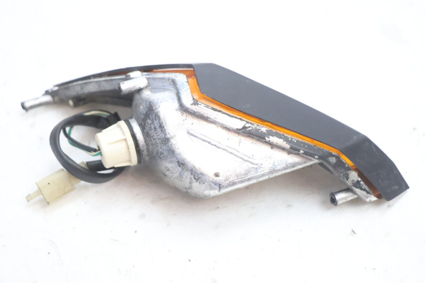 photo de CLIGNOTANT AVANT DROIT KEEWAY RY6 2T 50 (2011 - 2019) - Autre angle de vue