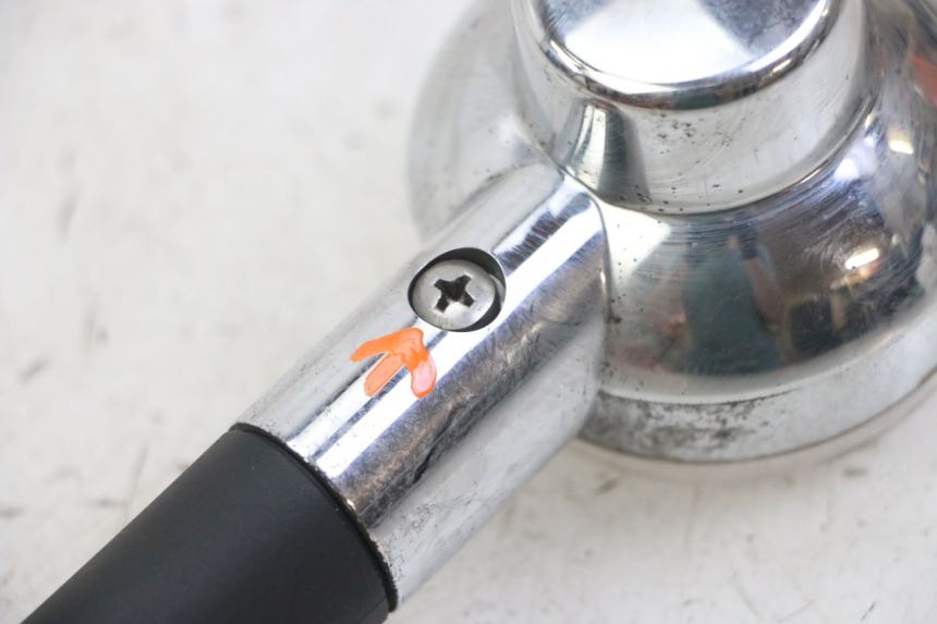 photo de CLIGNOTANT AVANT DROIT APRILIA SCARABEO GT TOURING 125 (1999 - 2005) - Gros plan technique