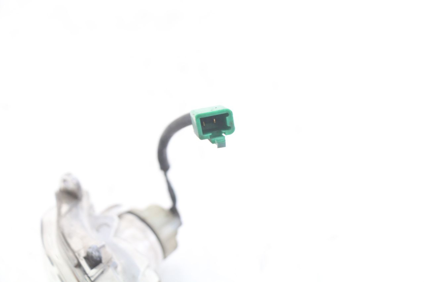 photo de CLIGNOTANT AVANT DROIT MBK SKYCRUISER 125 (2006 - 2009) - Gros plan technique