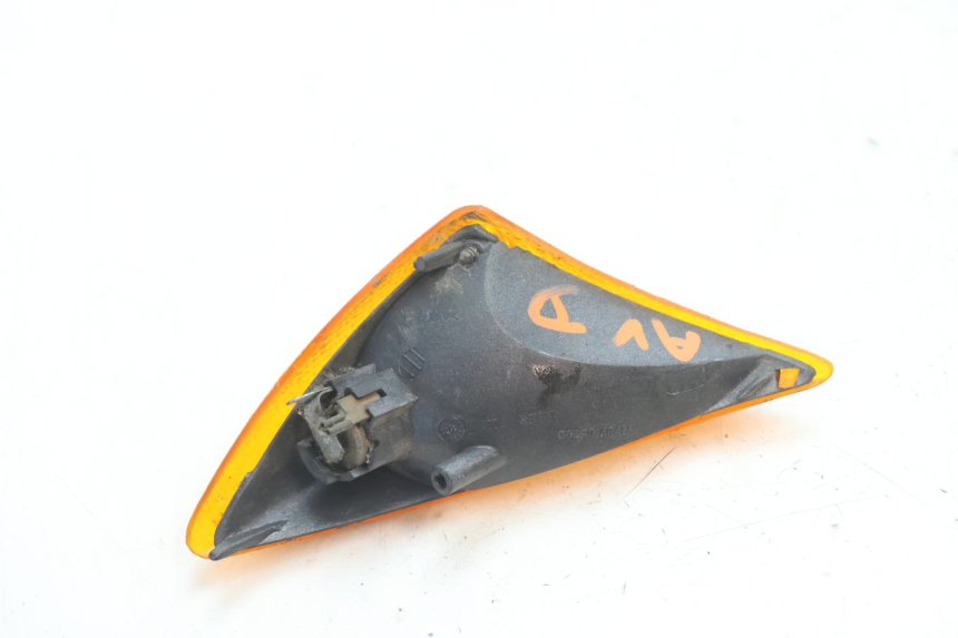 photo de CLIGNOTANT AVANT DROIT PEUGEOT SPEEDFIGHT LC 50 (1996 - 2002) - Gros plan technique