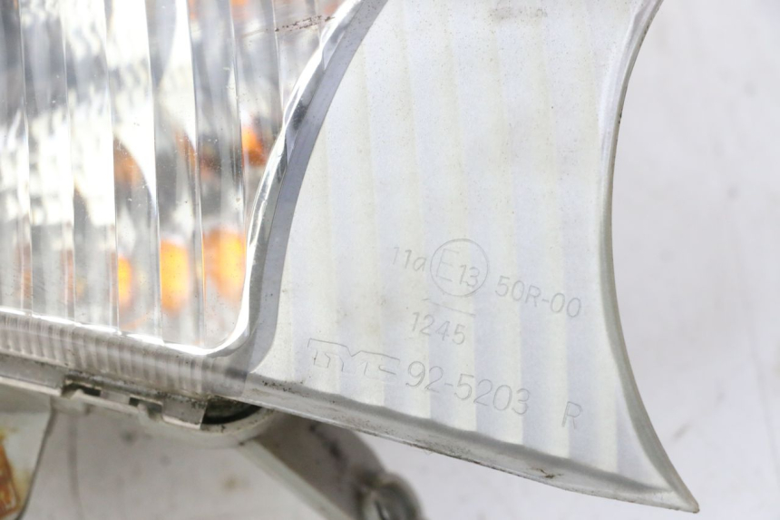 photo de CLIGNOTANT AVANT DROIT SUZUKI BURGMAN 125 (2007 - 2014) - Points de fixation