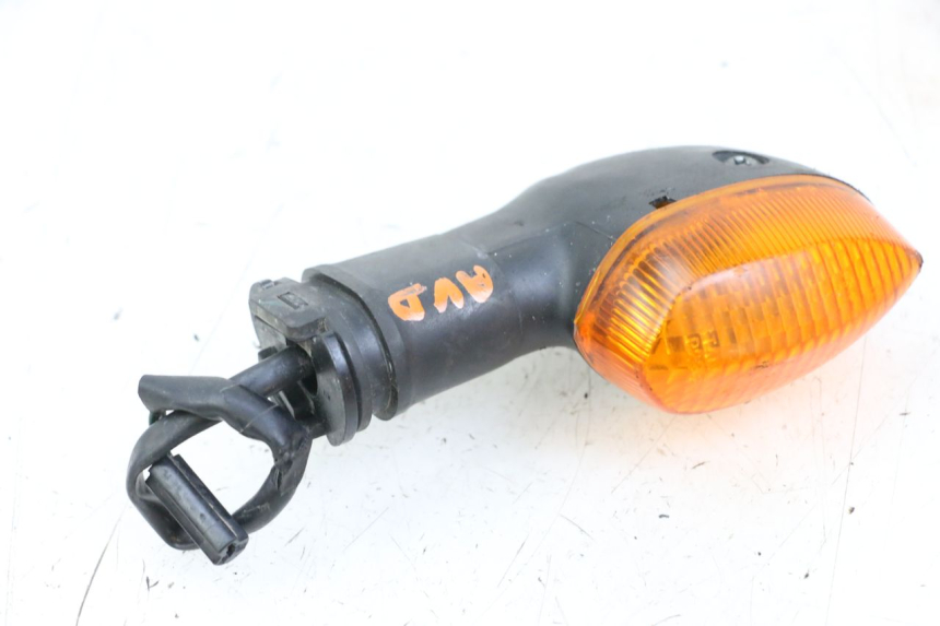 photo de CLIGNOTANT AVANT DROIT YAMAHA TDM ABS 900 (2002 - 2014) - Autre angle de vue