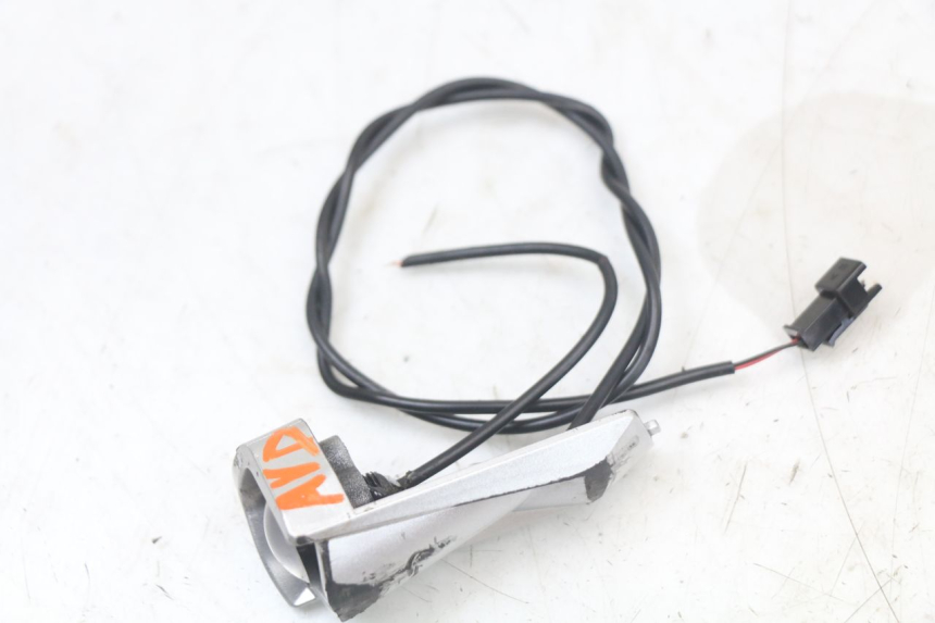 photo de CLIGNOTANT AVANT DROIT DUALTRON TOGO PLUS 1 - Gros plan technique