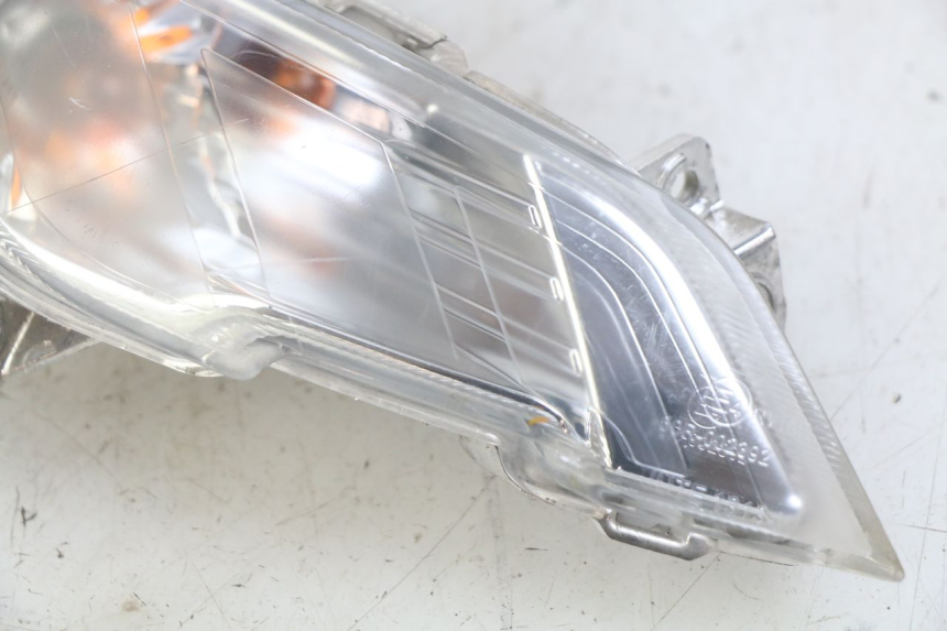 photo de CLIGNOTANT AVANT DROIT PEUGEOT TWEET 4T 50 (2018 - 2022) - Gros plan technique