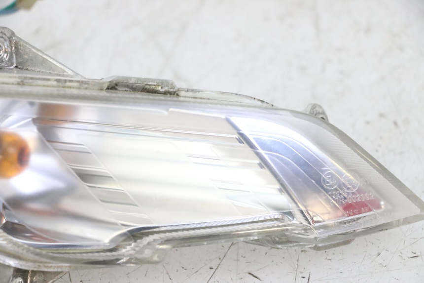 photo de CLIGNOTANT AVANT DROIT PEUGEOT TWEET 4T 50 (2014 - 2019) - Points de fixation