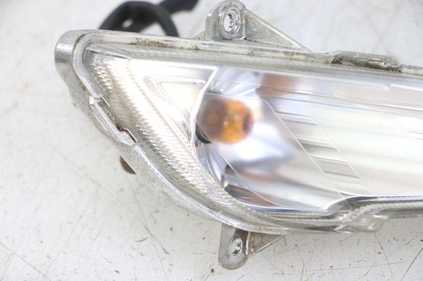 photo de CLIGNOTANT AVANT DROIT PEUGEOT TWEET 4T 50 (2014 - 2019) - État de surface