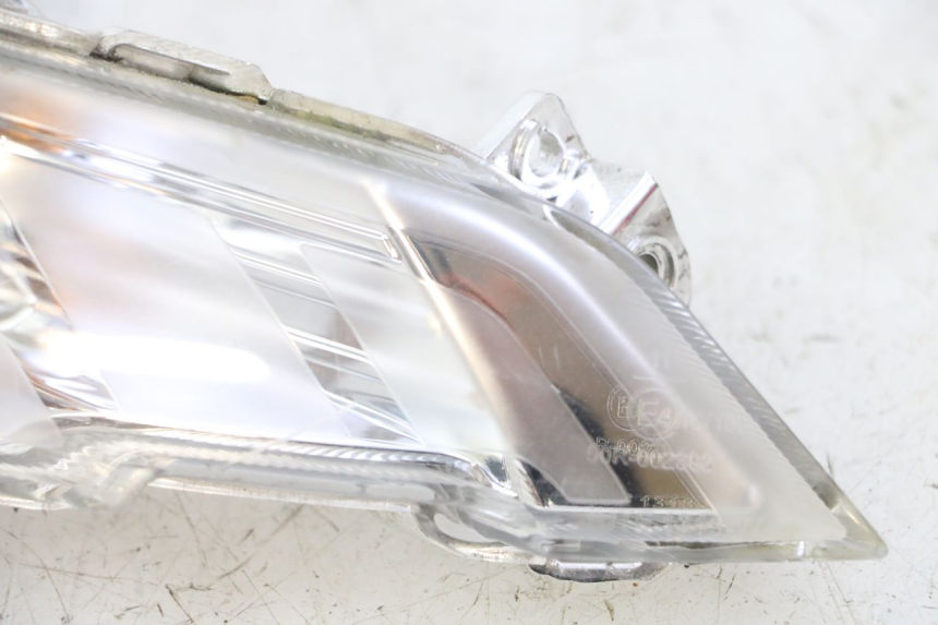 photo de CLIGNOTANT AVANT DROIT PEUGEOT TWEET 4T 50 (2018 - 2022) - État de surface