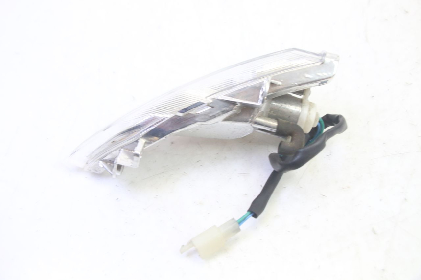 photo de CLIGNOTANT AVANT DROIT PEUGEOT TWEET PRO EFI 4T 50 (2021 - 2022) - Détail de la pièce