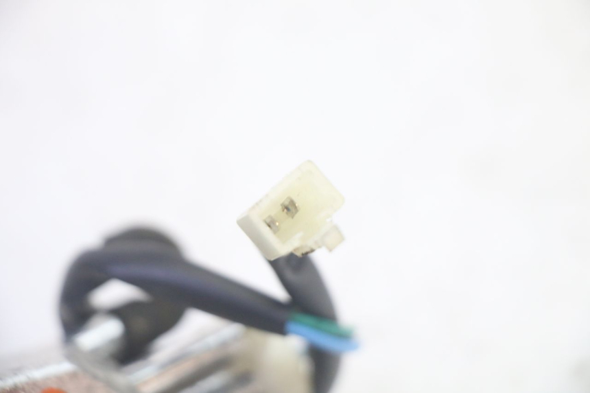 photo de CLIGNOTANT AVANT DROIT PEUGEOT TWEET PRO EFI 4T 50 (2021 - 2022) - Gros plan technique