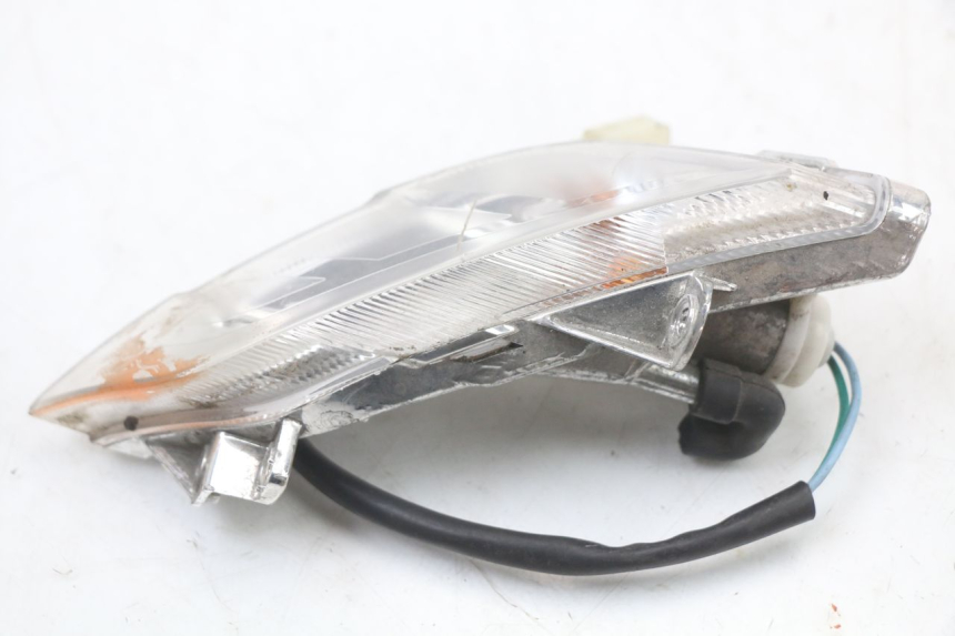 photo de CLIGNOTANT AVANT DROIT PEUGEOT TWEET 125 (2018 - 2021) - Gros plan technique