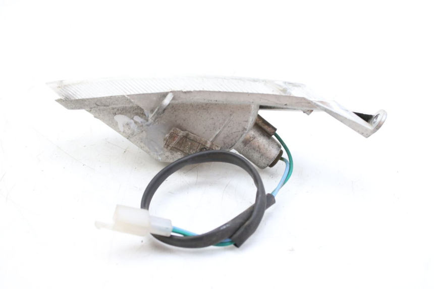 photo de CLIGNOTANT AVANT DROIT PEUGEOT V-CLIC VCLIC 50 (2007 - 2013) - État de surface