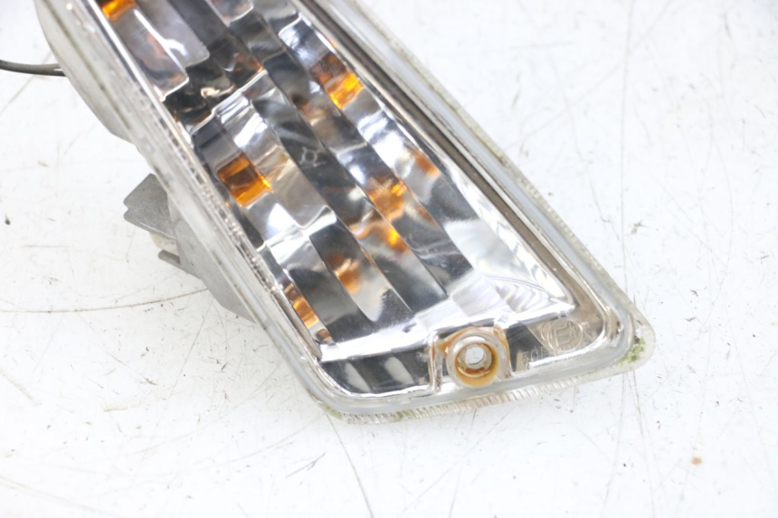 photo de CLIGNOTANT AVANT DROIT PIAGGIO VESPA GTS SUPER IE 125 (2009 - 2016) - Points de fixation